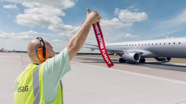 WISAG Mitarbeiter auf dem Flugfeld