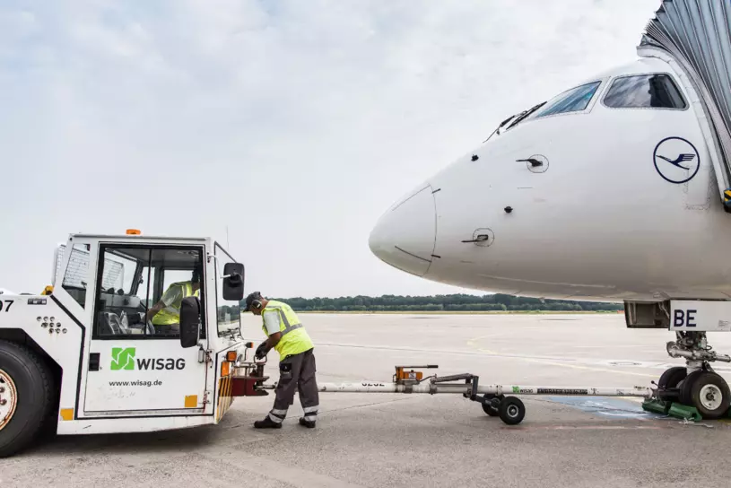 WISAG Mitarbeiter auf dem Flugfeld